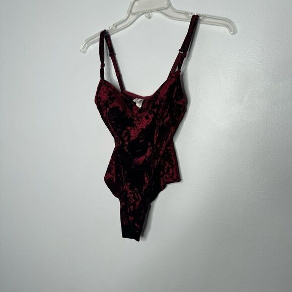 Victoria’s Secret red velvet bodysuit size 34B - Picture 2 of 4